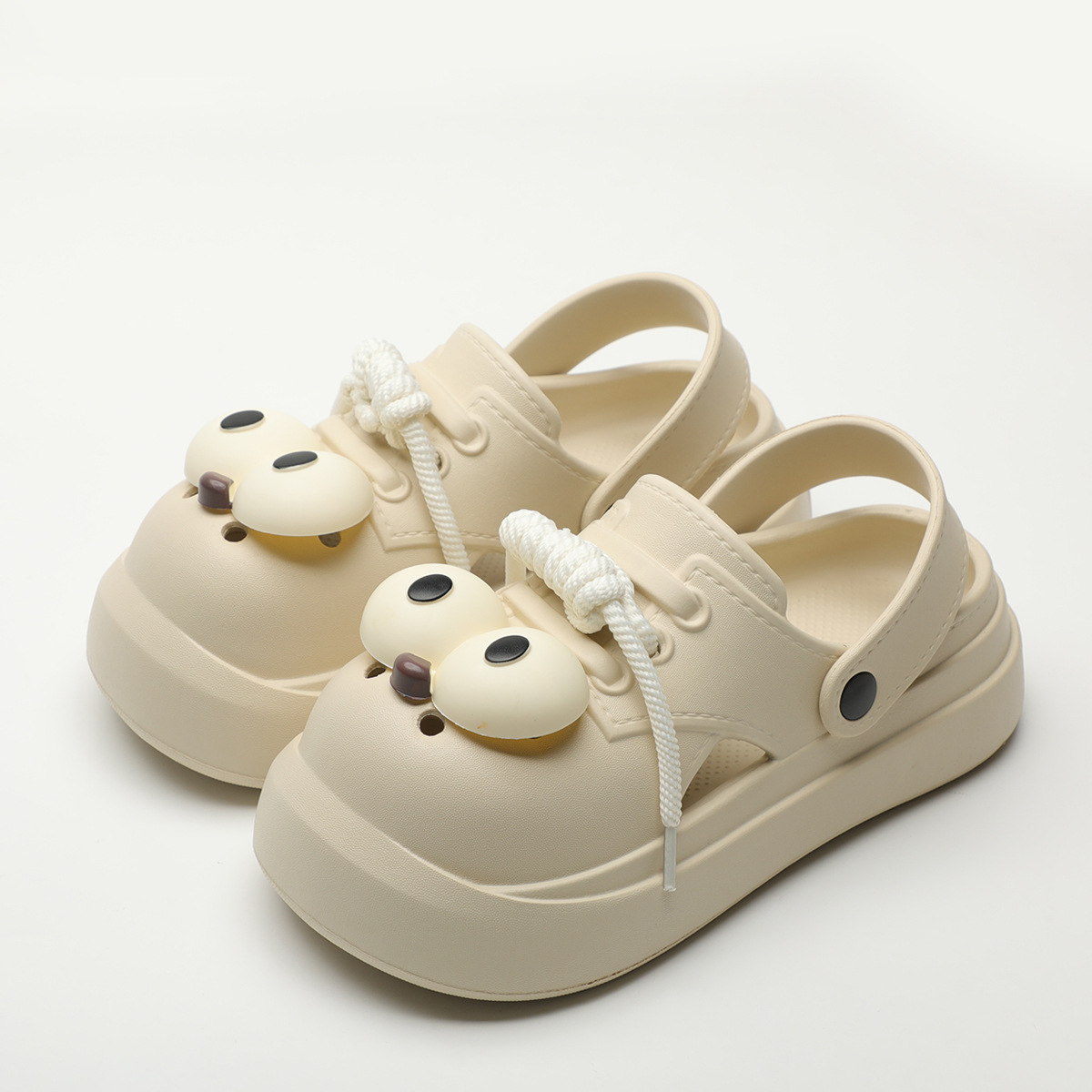 Street Fashion Female - Sepatu Clog Fashion DIY Mata Besar